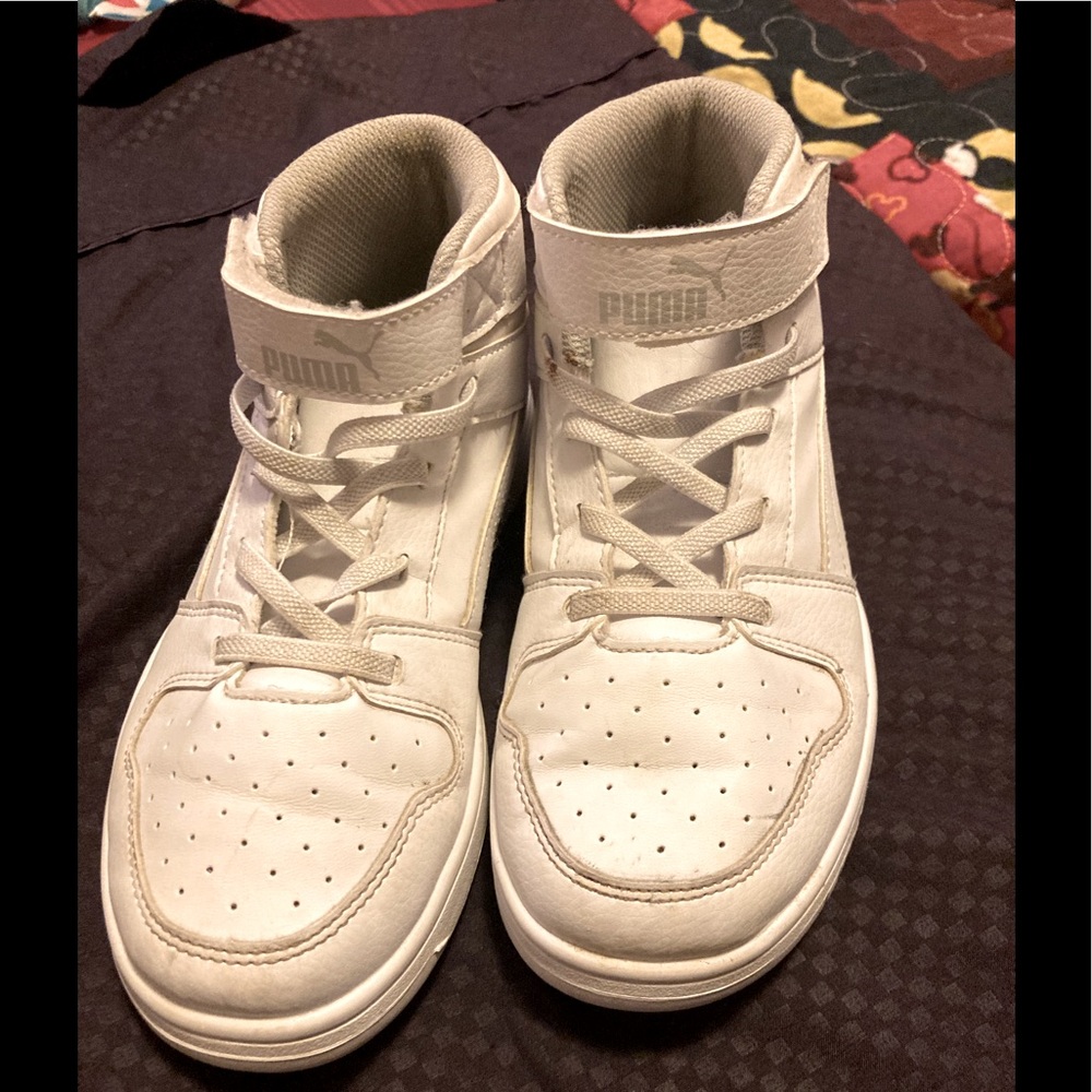 Boys Puma size 2 tennis shoes